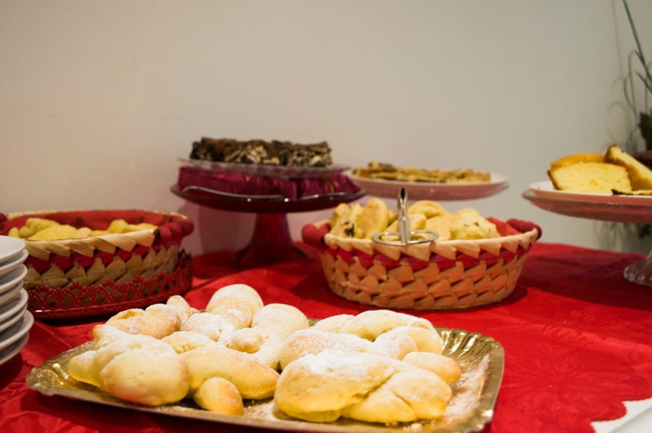 Relais Cola Di Rienzo Bed & Breakfast Rome Bagian luar foto